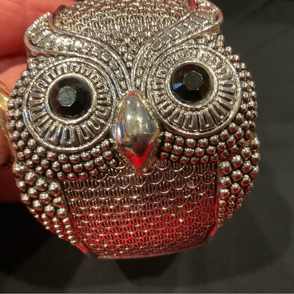 Bracelet, Silver colored wide band spring bracelet - Picture 7 of 7